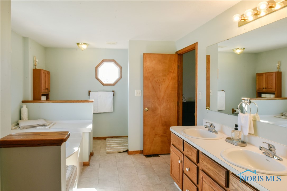 81 S Brookside Drive, Oak Harbor, Ohio image 34