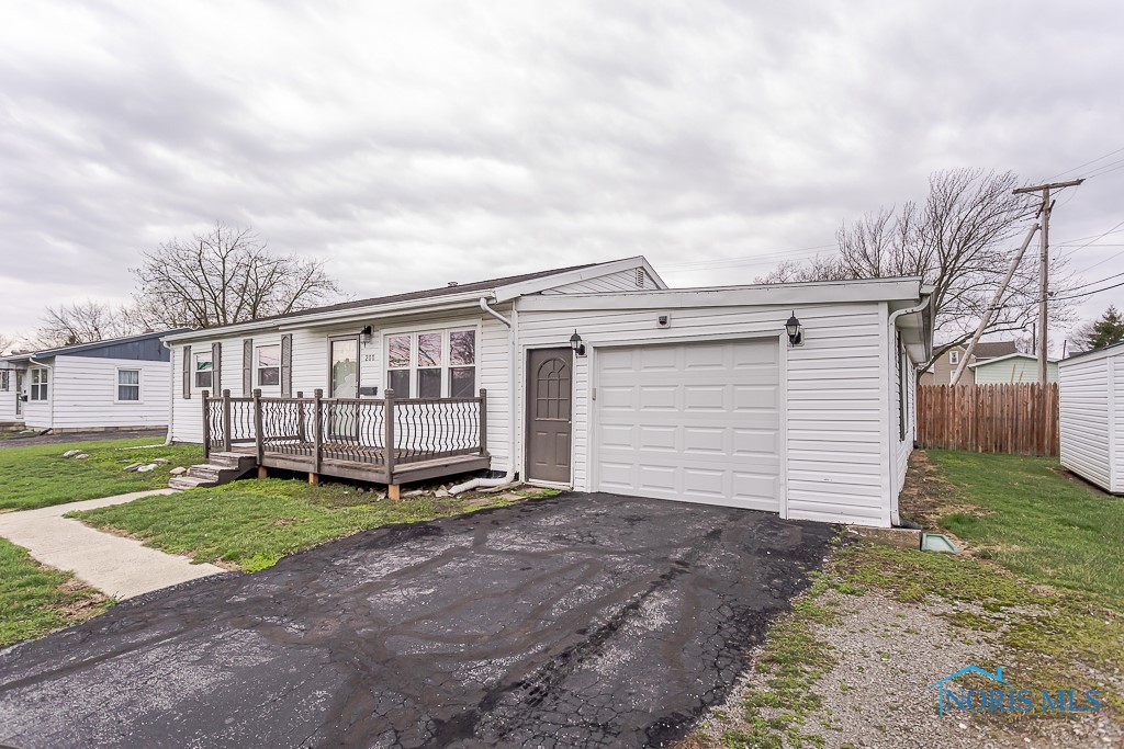 200 Ellis Avenue, Findlay, Ohio image 3