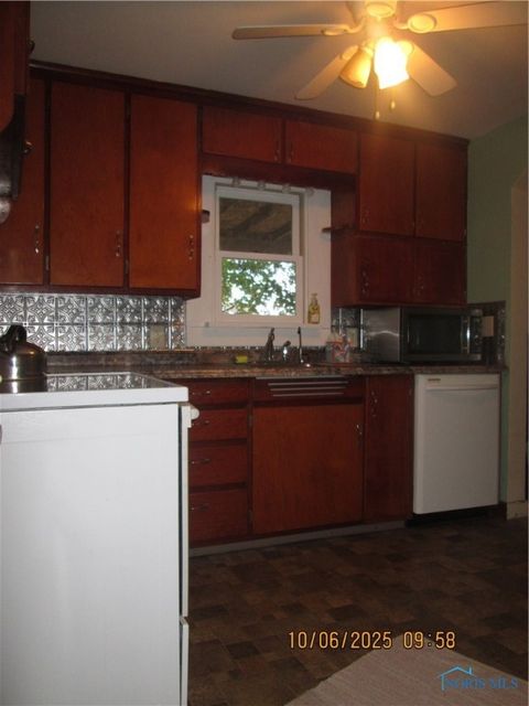Tiny photo for 109 Garmatter Street, Bluffton, OH 45817 (MLS # 6136822)