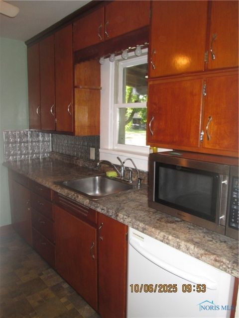 Tiny photo for 109 Garmatter Street, Bluffton, OH 45817 (MLS # 6136822)
