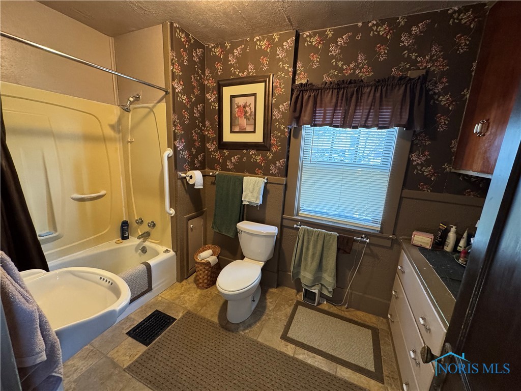 3823 Willys Parkway, Toledo, Ohio image 6