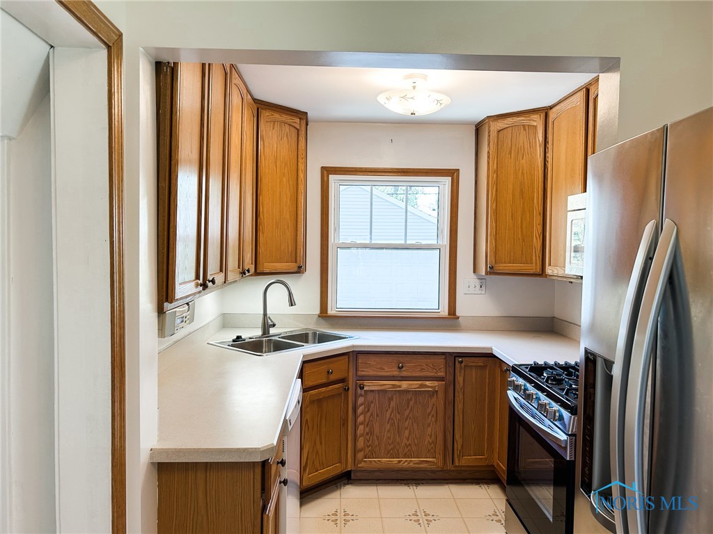 4815 Haddington Drive, Toledo, Ohio image 10