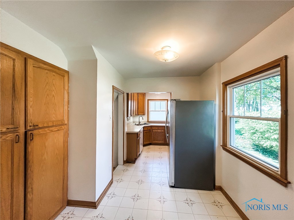 4815 Haddington Drive, Toledo, Ohio image 7