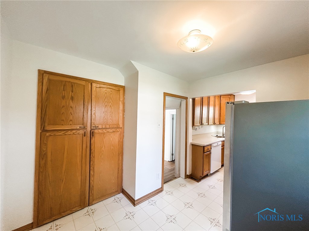 4815 Haddington Drive, Toledo, Ohio image 8