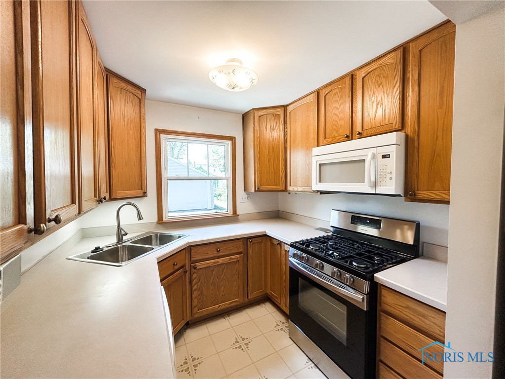 4815 Haddington Drive, Toledo, Ohio image 12