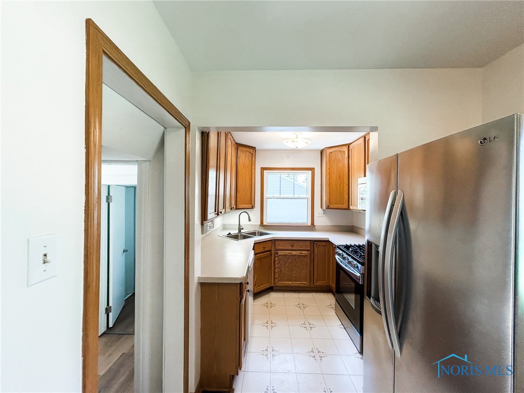 4815 Haddington Drive, Toledo, Ohio image 9