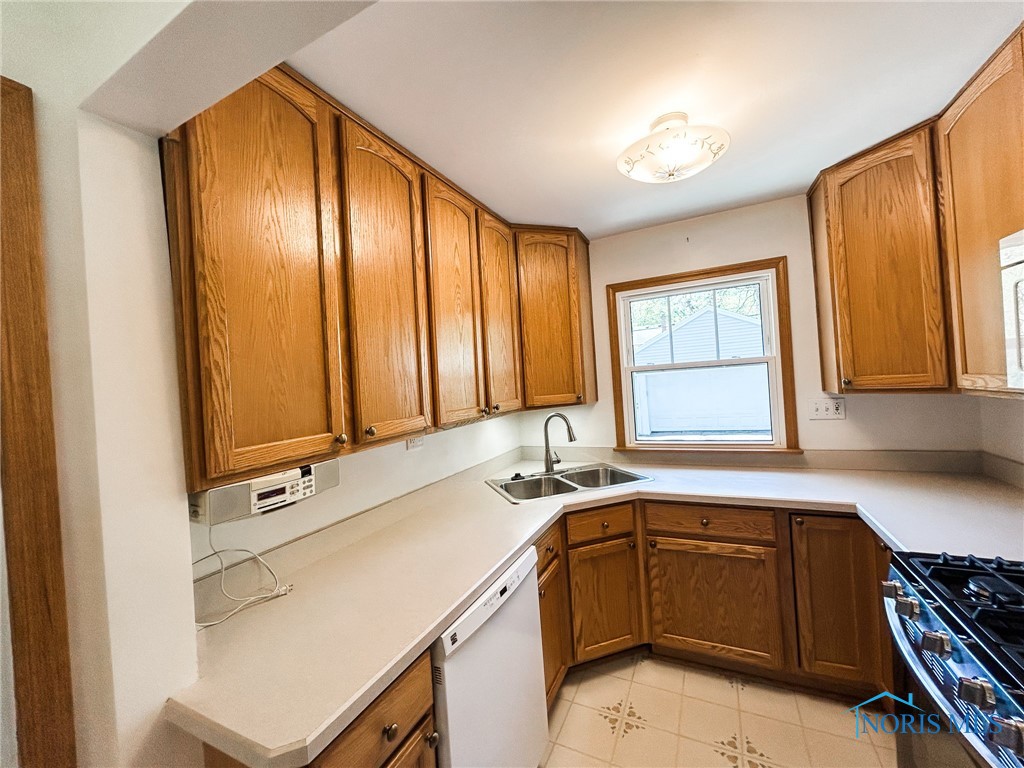 4815 Haddington Drive, Toledo, Ohio image 13