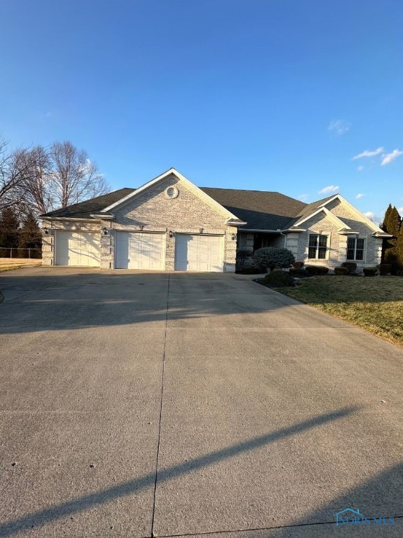 806 Summer Drive, Carey, Ohio image 1