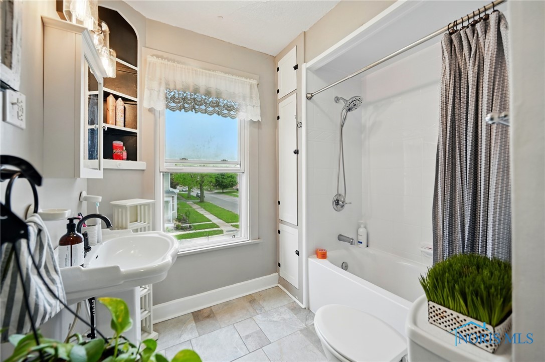 528 Liberty Street, Findlay, Ohio image 21