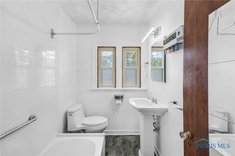 Tiny photo for 2950 Broadway Street, Toledo, OH 43614 (MLS # 6137005)