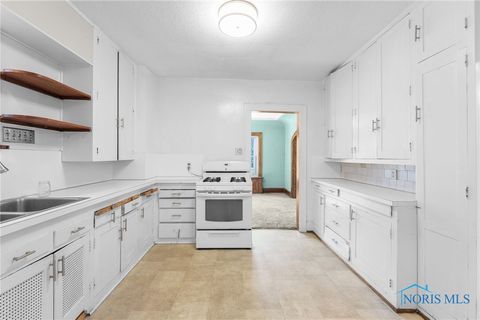 Tiny photo for 2950 Broadway Street, Toledo, OH 43614 (MLS # 6137005)