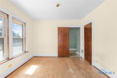 Tiny photo for 2950 Broadway Street, Toledo, OH 43614 (MLS # 6137005)