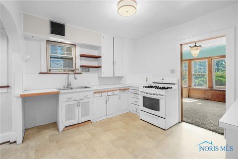 Tiny photo for 2950 Broadway Street, Toledo, OH 43614 (MLS # 6137005)