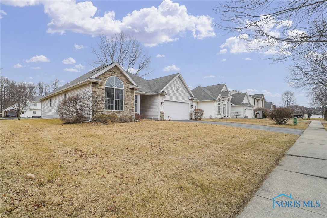 7654 Sylvan Oaks Way, Sylvania, Ohio image 2