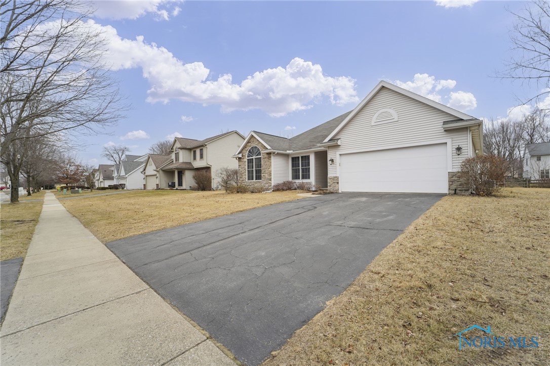 7654 Sylvan Oaks Way, Sylvania, Ohio image 3