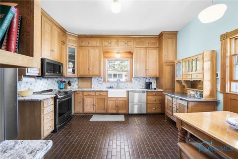 Tiny photo for 220 W Wayne Street, Maumee, OH 43537 (MLS # 6136205)