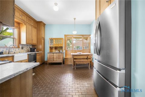 Tiny photo for 220 W Wayne Street, Maumee, OH 43537 (MLS # 6136205)