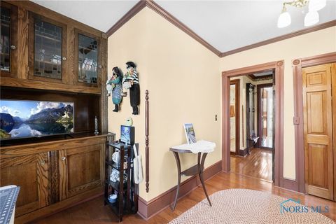 Tiny photo for 220 W Wayne Street, Maumee, OH 43537 (MLS # 6136205)