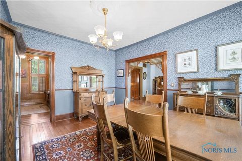 Tiny photo for 220 W Wayne Street, Maumee, OH 43537 (MLS # 6136205)