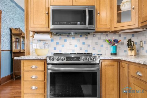 Tiny photo for 220 W Wayne Street, Maumee, OH 43537 (MLS # 6136205)
