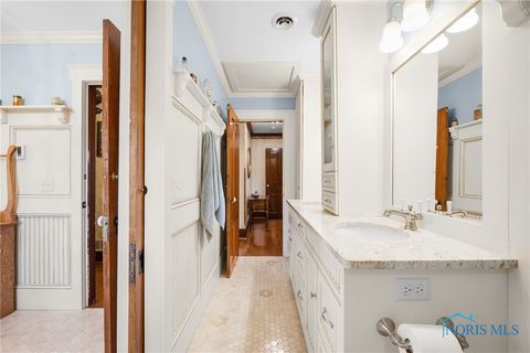 Tiny photo for 220 W Wayne Street, Maumee, OH 43537 (MLS # 6136205)
