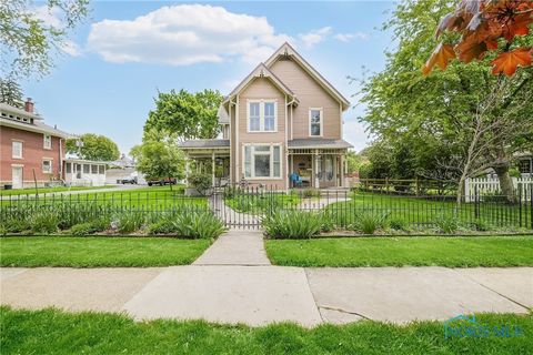 Photo of 220 W Wayne Street, Maumee, OH 43537 (MLS # 6136205)