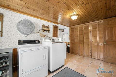 Tiny photo for 220 W Wayne Street, Maumee, OH 43537 (MLS # 6136205)