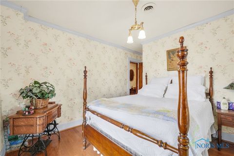 Tiny photo for 220 W Wayne Street, Maumee, OH 43537 (MLS # 6136205)