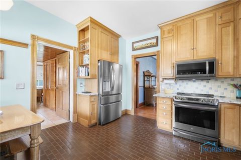 Tiny photo for 220 W Wayne Street, Maumee, OH 43537 (MLS # 6136205)