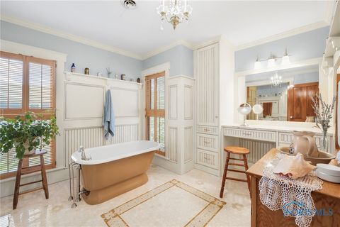 Tiny photo for 220 W Wayne Street, Maumee, OH 43537 (MLS # 6136205)