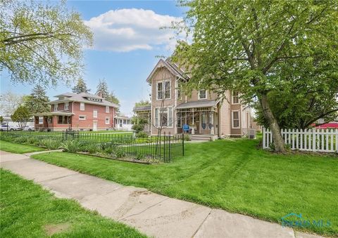 Tiny photo for 220 W Wayne Street, Maumee, OH 43537 (MLS # 6136205)