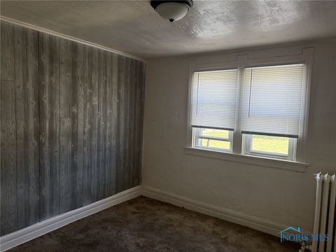 Tiny photo for 765 Redwood Avenue, Toledo, OH 43609 (MLS # 6136412)