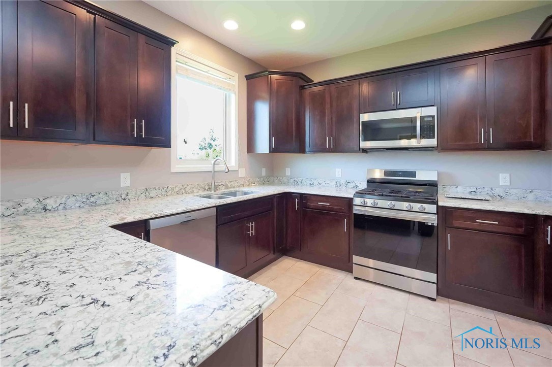 8400 Ash Ridge Lane, Findlay, Ohio image 11