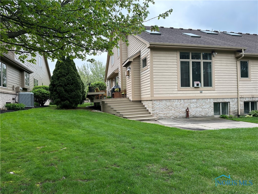 8648 Quail Hollow Court, Holland, Ohio image 5