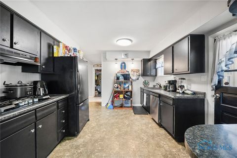 Tiny photo for 5911 Plympton Circle, Oregon, OH 43616 (MLS # 6136452)