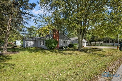Photo of 5911 Plympton Circle, Oregon, OH 43616 (MLS # 6136452)