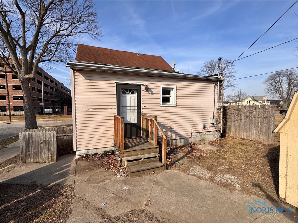 2402 Walnut Street, Toledo, Ohio image 2