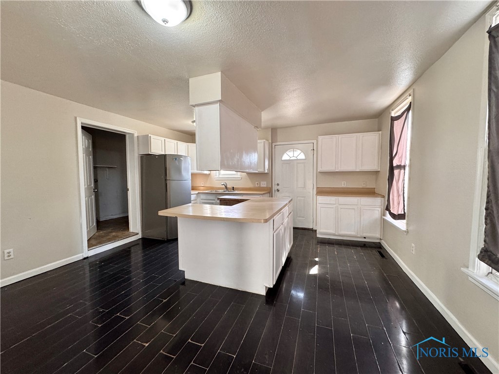 2402 Walnut Street, Toledo, Ohio image 9