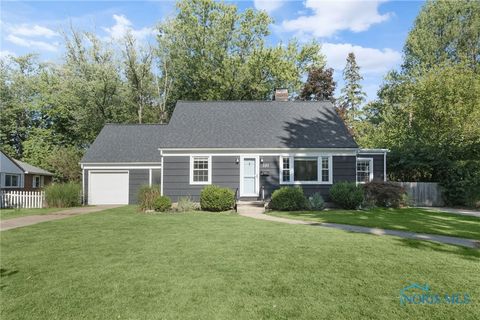 Photo of 521 Loomis Drive, Perrysburg, OH 43551 (MLS # 6136106)
