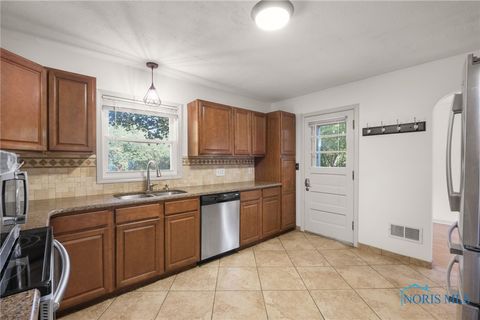 Tiny photo for 521 Loomis Drive, Perrysburg, OH 43551 (MLS # 6136106)