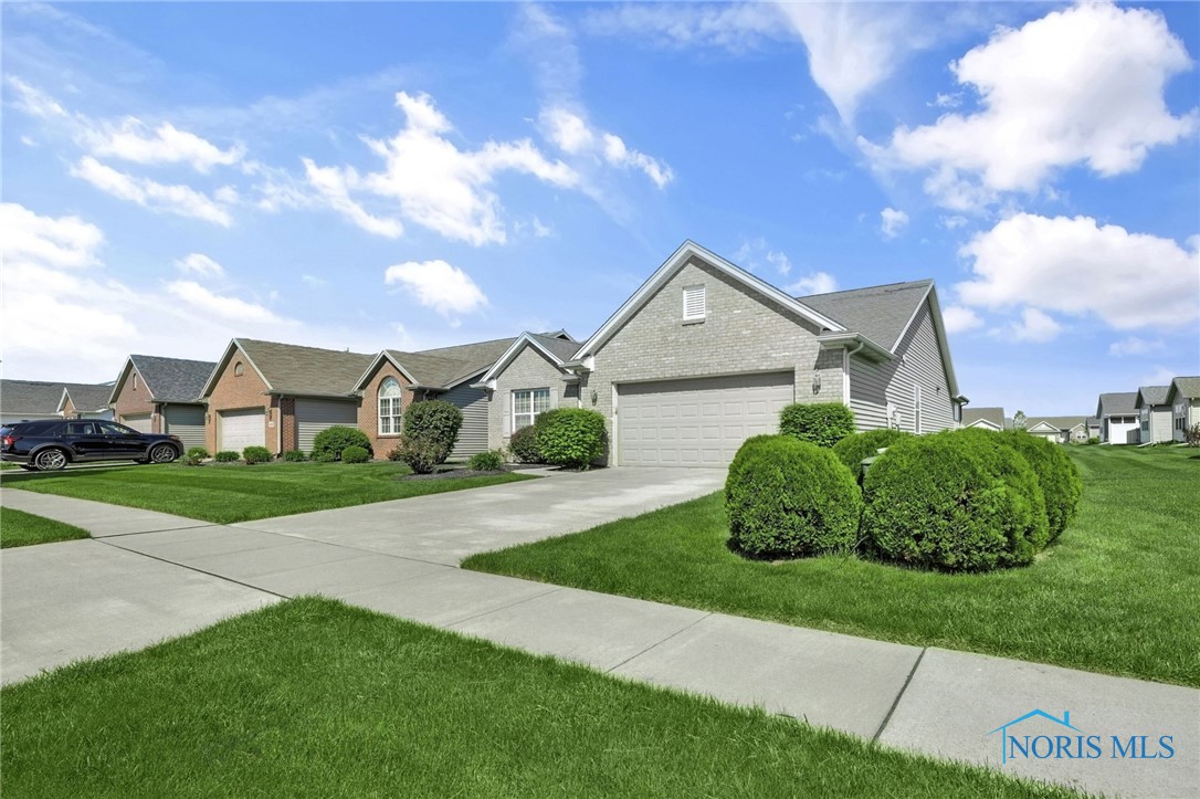 4207 Lake Pine Drive, Maumee, Ohio image 2