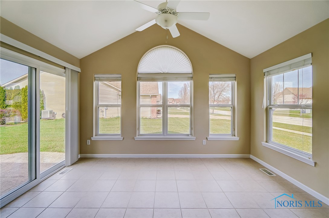 8971 N Park Lake Circle, Sylvania, Ohio image 18