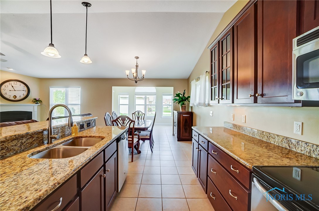 8971 N Park Lake Circle, Sylvania, Ohio image 16