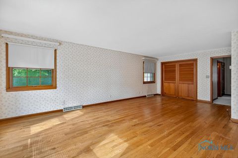 Tiny photo for 2408 Lambert Drive, Toledo, OH 43613 (MLS # 6137008)