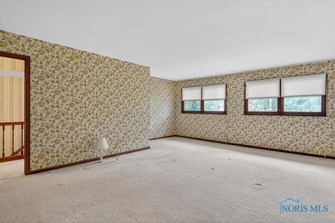 Tiny photo for 2408 Lambert Drive, Toledo, OH 43613 (MLS # 6137008)