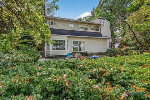 Tiny photo for 2408 Lambert Drive, Toledo, OH 43613 (MLS # 6137008)