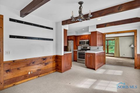 Tiny photo for 2408 Lambert Drive, Toledo, OH 43613 (MLS # 6137008)