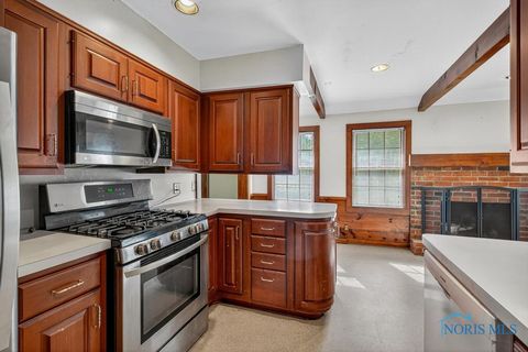 Tiny photo for 2408 Lambert Drive, Toledo, OH 43613 (MLS # 6137008)