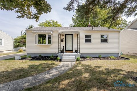 Photo of 1138 Holgate Avenue, Maumee, OH 43537 (MLS # 6135334)