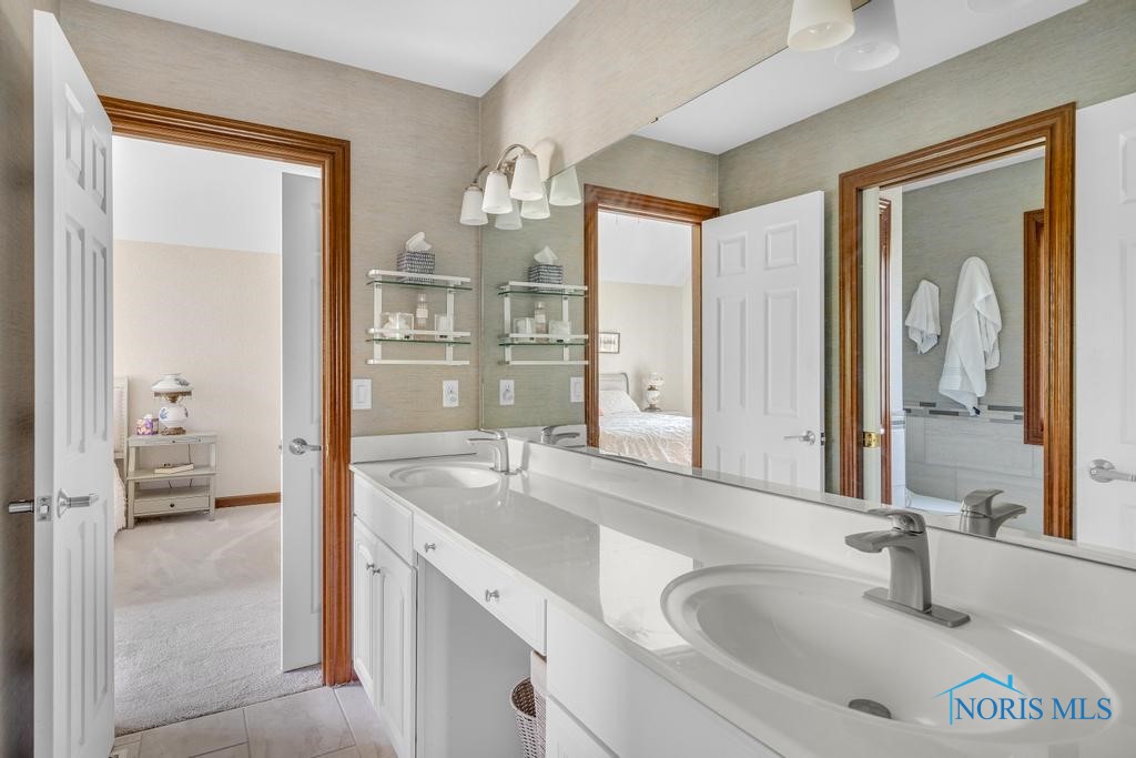 7048 Deer Hollow Lane, Maumee, Ohio image 33